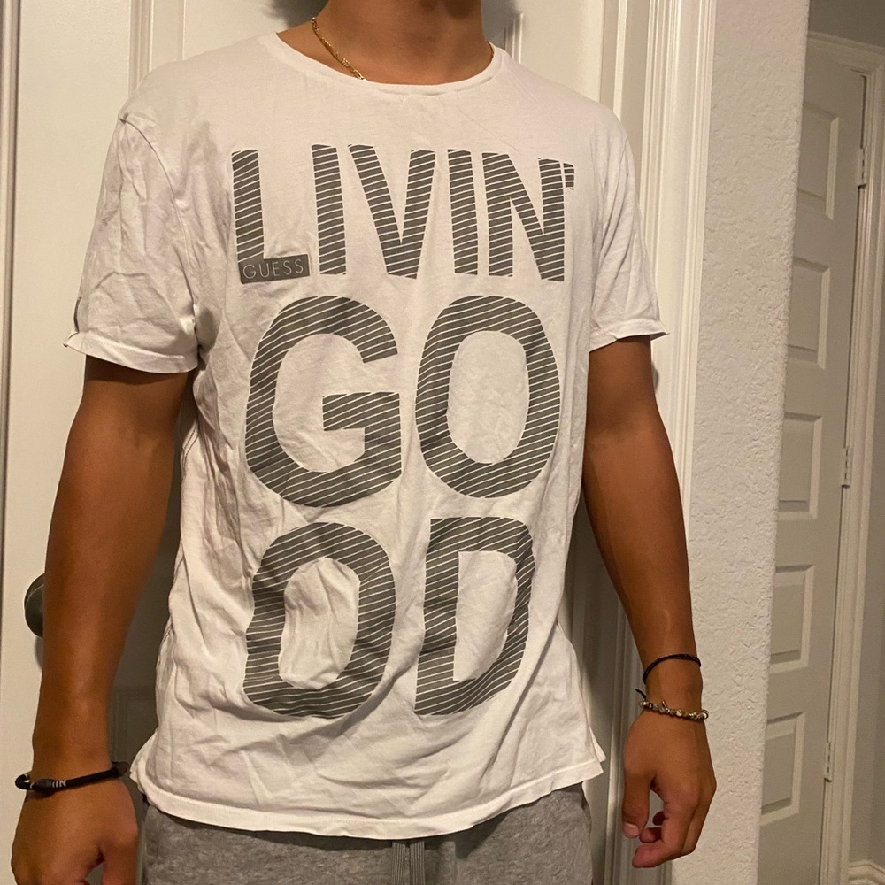 White guess T-shirt